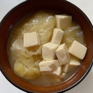 きゃべつと豆腐の味噌汁